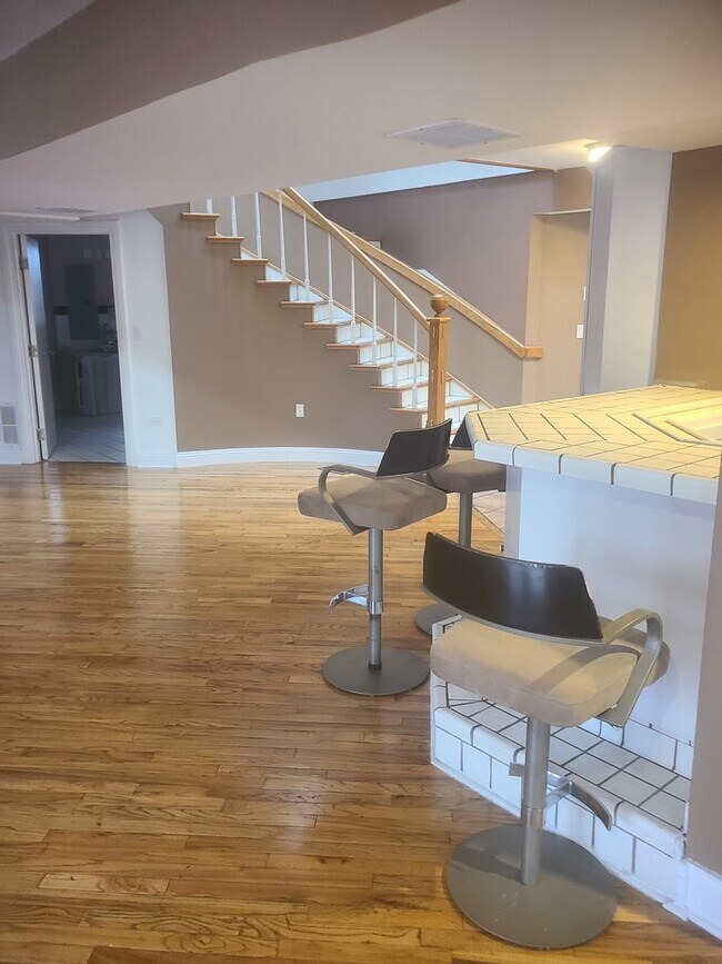 Building Photo - 630 Whitney Ave