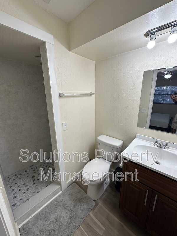 Building Photo - 565 Jackson Ave