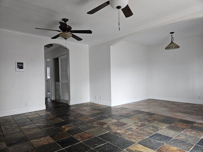 Building Photo - 1 month off move in special. 2 bedroom 2 bath with in unit laundry in Hillcrest /North Park!