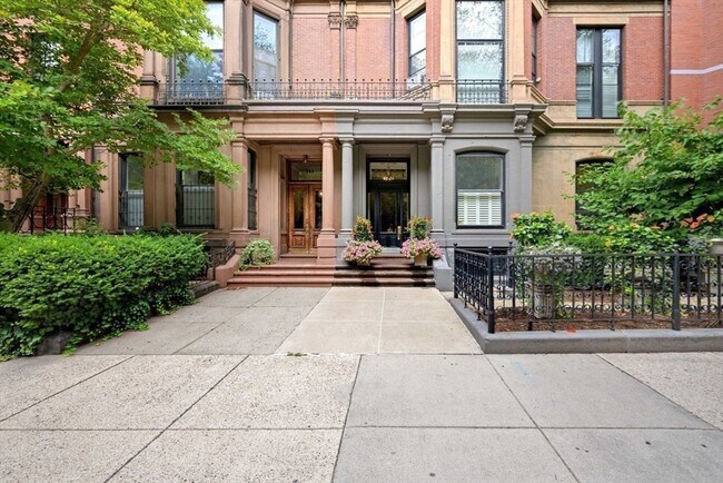 Building Photo - 261 Commonwealth Ave