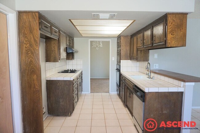 Building Photo - 3 Bedroom Home Off Ming and Ashe Rd!