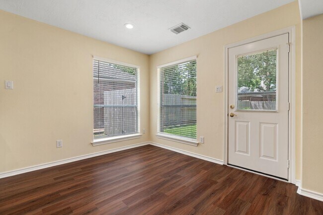 Building Photo - 27 N Queenscliff Cir