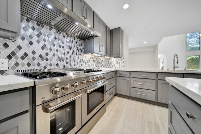 Building Photo - 15607 Memorial Dr