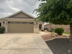 Building Photo - 512 Hereford Ln