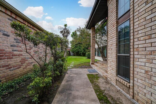Building Photo - 2150 Paso Rello Dr