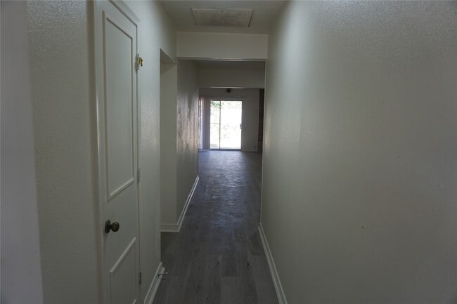 Building Photo - 1913 Normal Park Dr