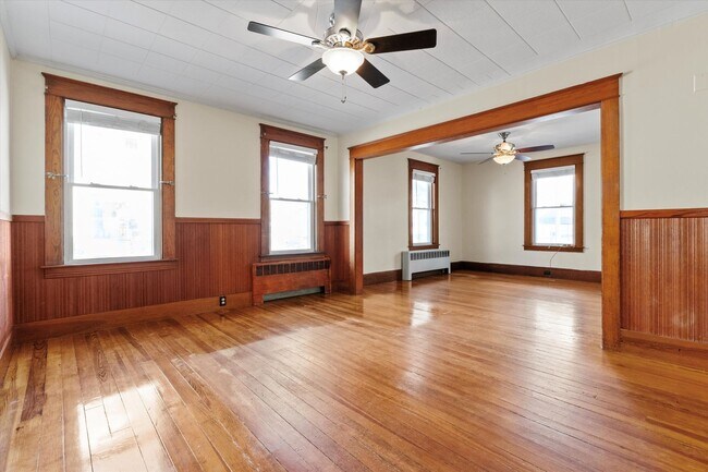 Building Photo - 164-162 Alsace St