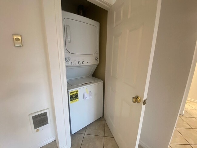 Building Photo - Charming 2 Bed, 2 Bath Carlsbad Condo