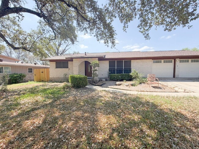 Building Photo - 4230 Havenview Dr