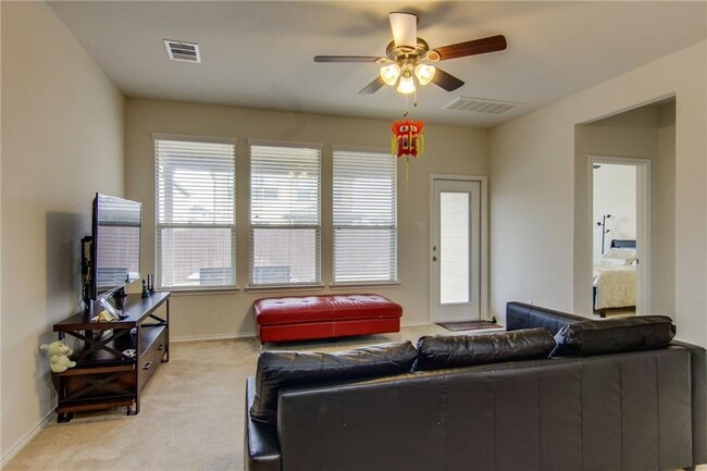 Building Photo - 16009 Hawthorne Heights Trail