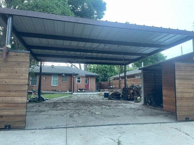 Building Photo - 10020 Losa Dr