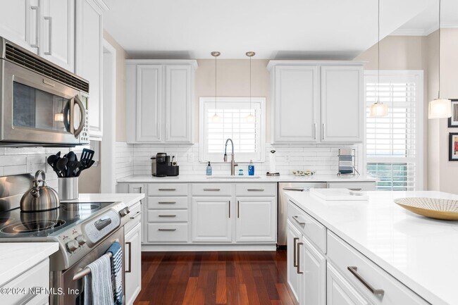 Building Photo - 400 E Bay St