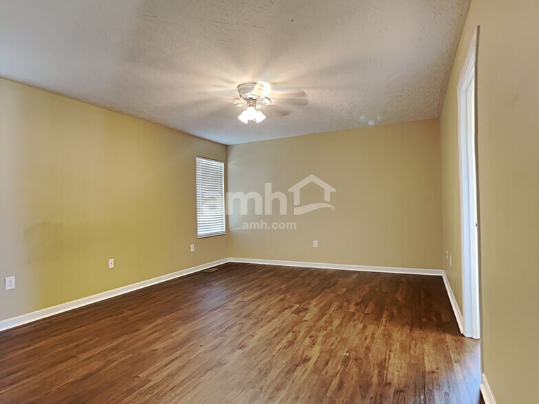 Building Photo - 6908 Lucia Dr