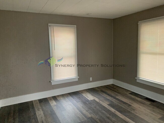 Building Photo - Galion Home