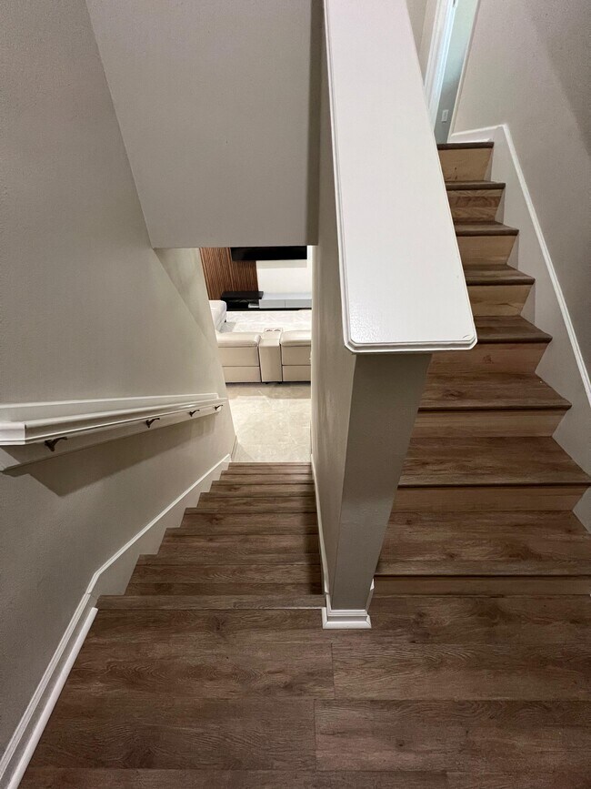 Stairs - 4252 Adirolf Rd