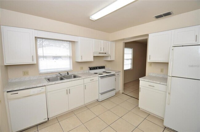 Building Photo - 1434 E Fern Rd