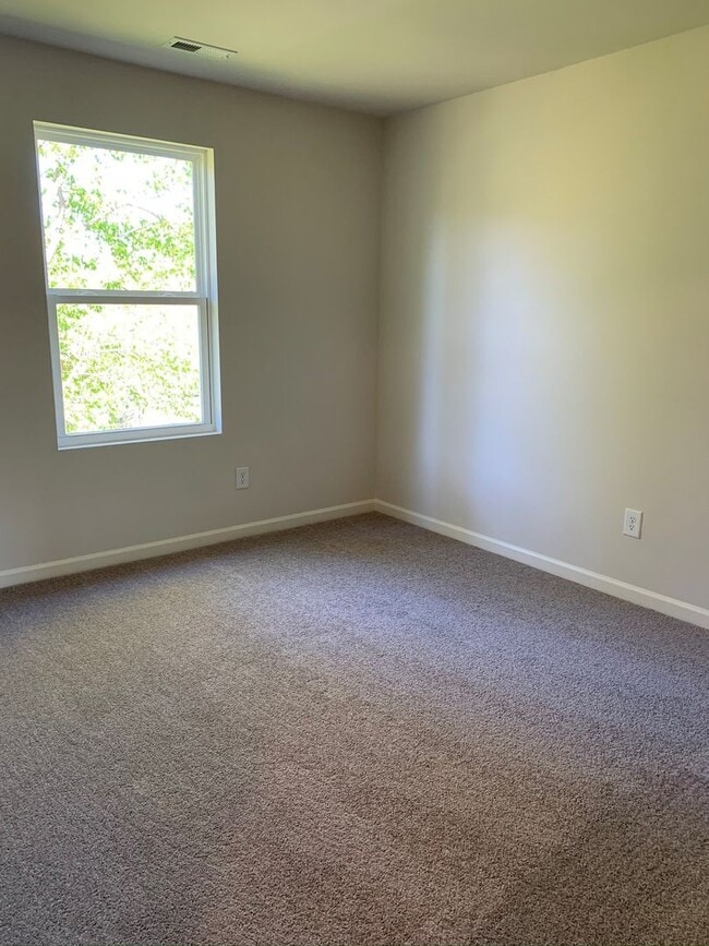 Building Photo - Amazing three bedroom home!