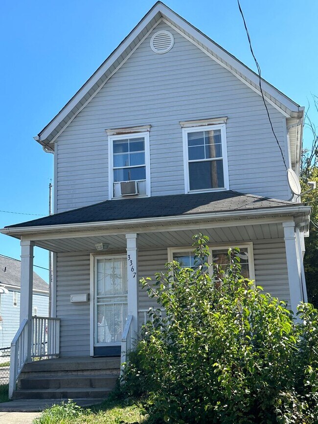Singlefamily home on Cleveland's east side 3367 E 113th St Cleveland