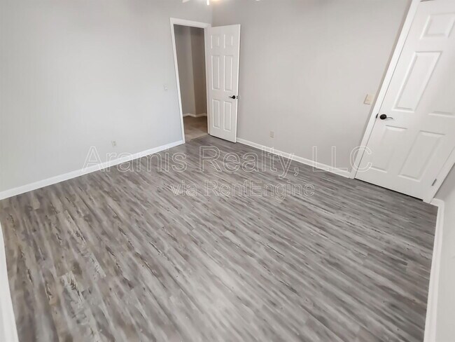 Building Photo - 5050 Top Cat Ct