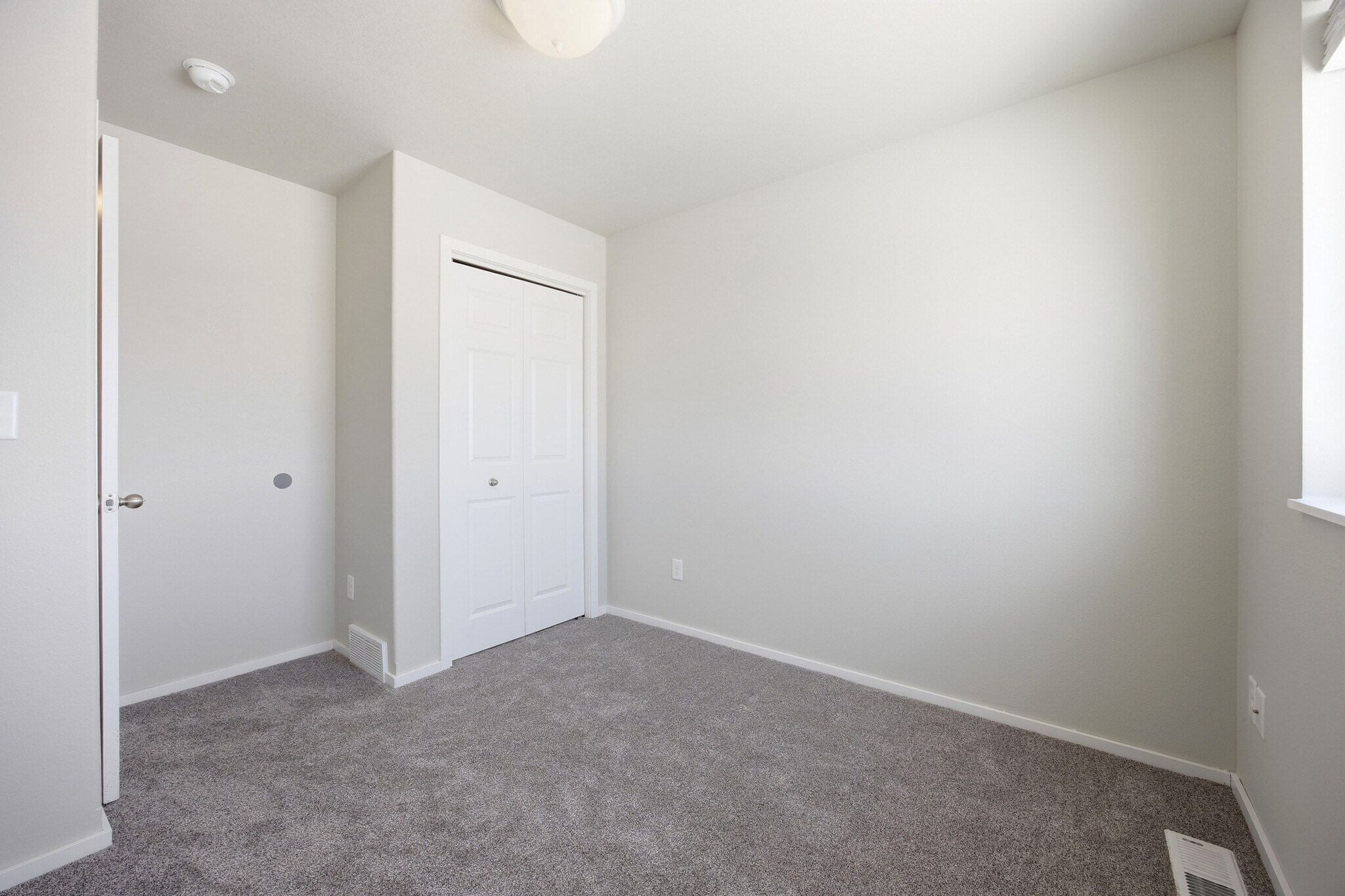 Building Photo - 4304 Estate Dr S