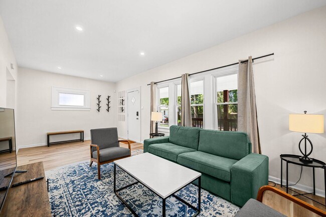 Building Photo - 1215 N Warman Ave