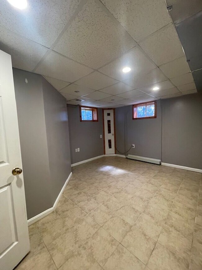 Building Photo - CHARMING BRICK COLONIAL HOME IN ROCKVILLE, CLOSE TO METRO AND ROCKVILLE TOWN CENTER