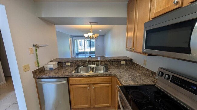 Building Photo - 2882 Plaza Terrace Dr