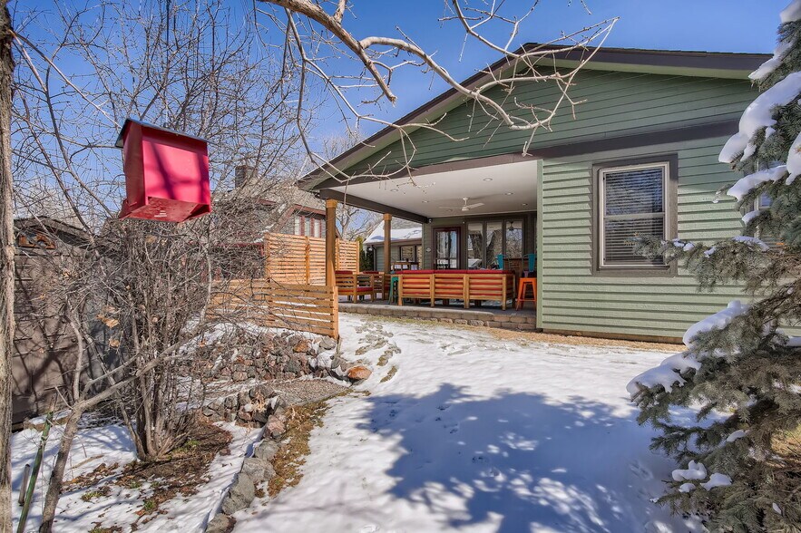 Building Photo - 835 Urban St