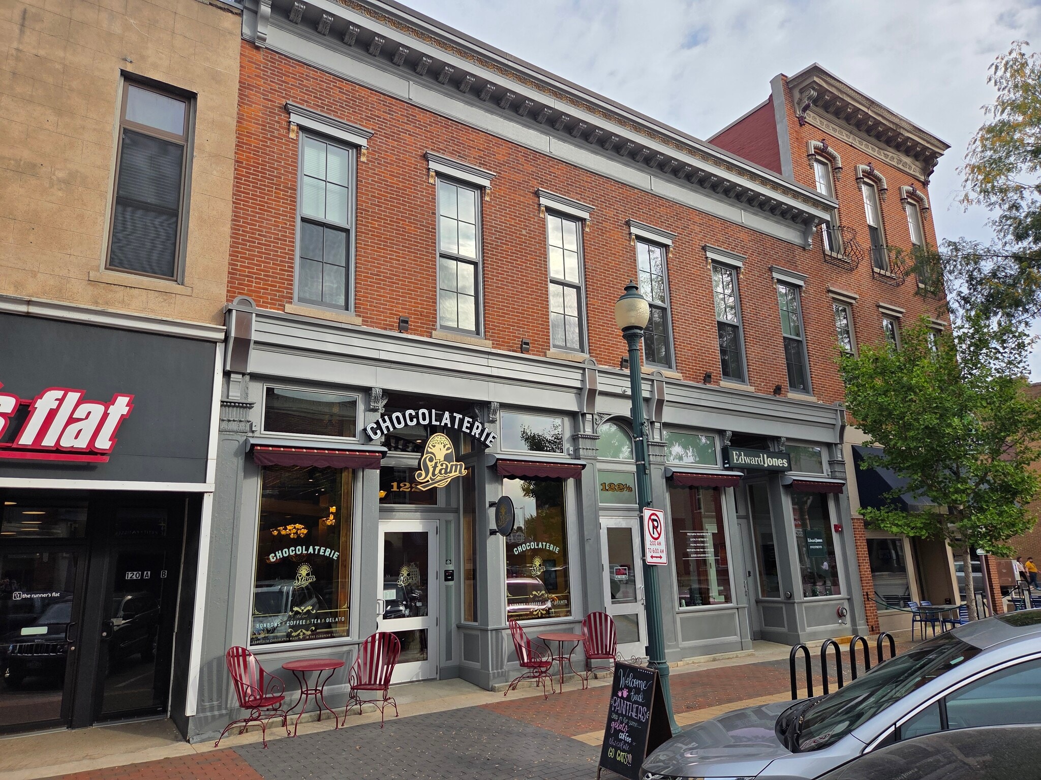 Building Photo - 122 Main St