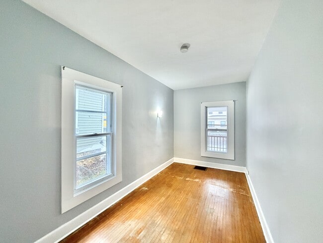 Building Photo - 426 S Jackson St