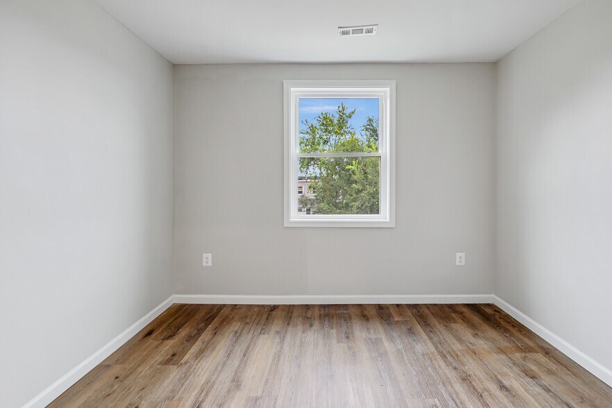 Building Photo - 1340 Pontiac Ave