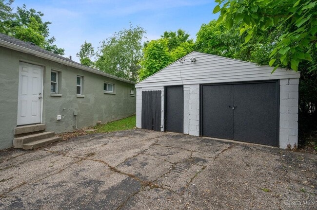 Building Photo - 8269 Sandy Ln