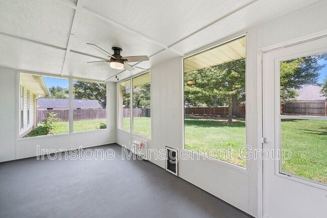 Building Photo - 8405 S Kalanchoe Ave