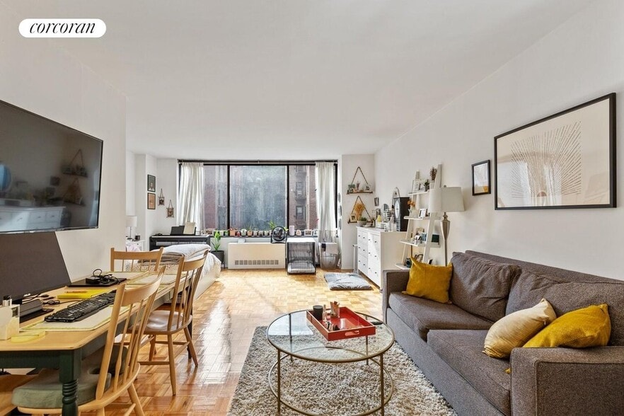 Primary Photo - 215 W 95th St