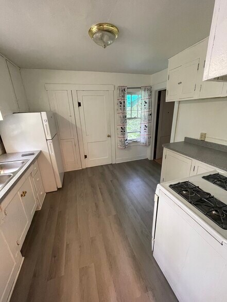 Kitchen alt #2 - 1420 N Wahsatch Ave