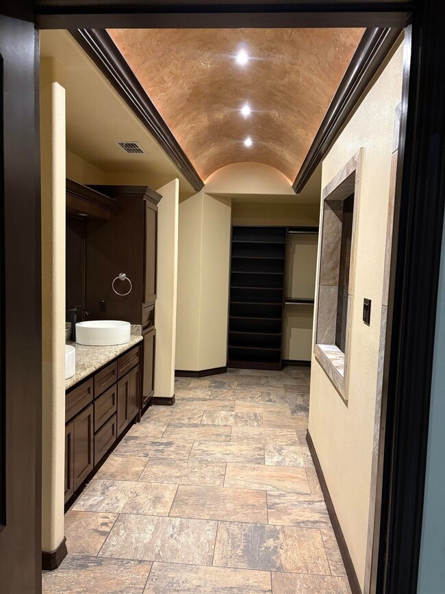 Building Photo - 405 Michoacan Loop