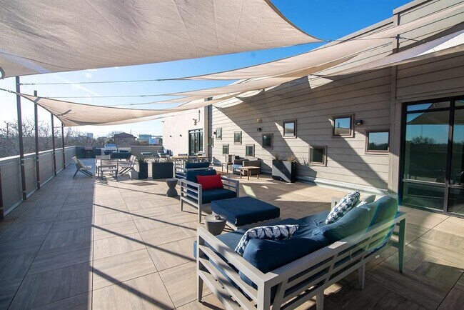 Building Photo - 2213 Poquito St