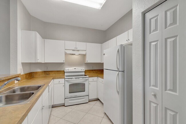 Building Photo - 3070 Grandiflora Dr