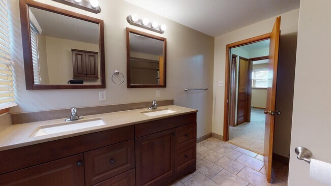 Building Photo - 4 Bedroom, 2 Bathroom Split Level Home