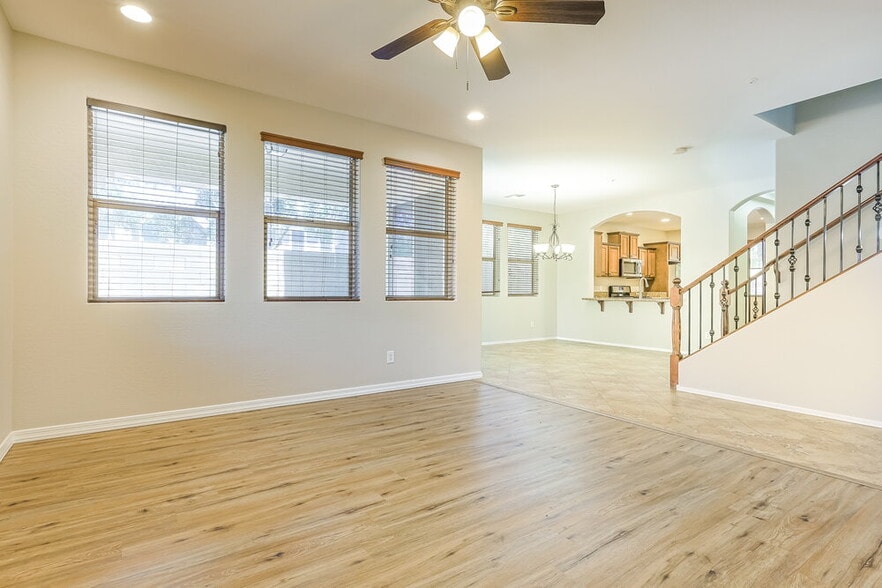 Building Photo - 3252 E Virgil Dr