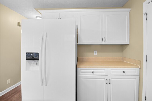 Building Photo - 3368 Marrast Dr