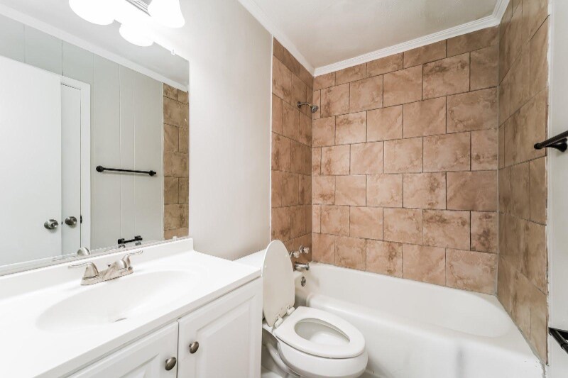Building Photo - 2658 Brookwood Dr