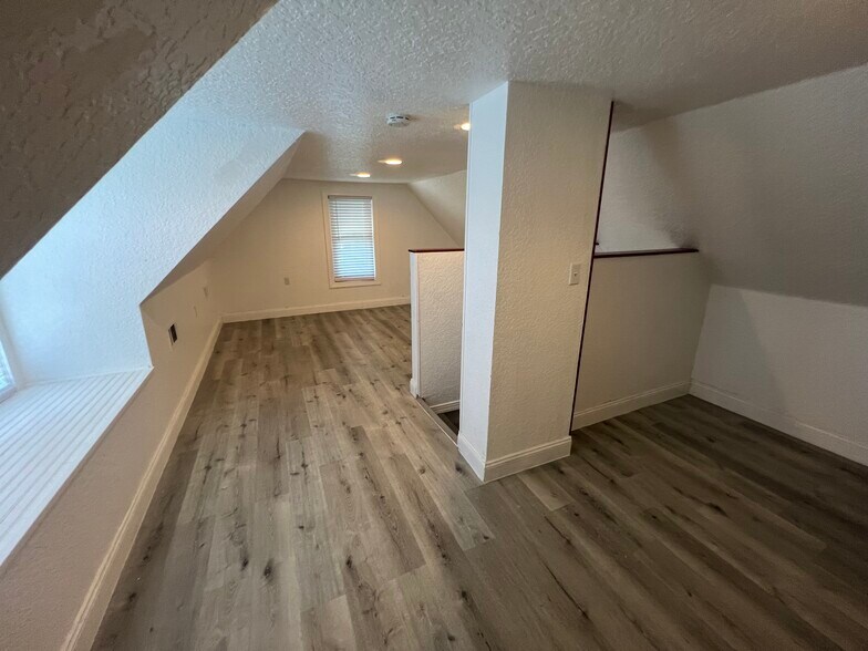 Building Photo - 716 Maryland Ave