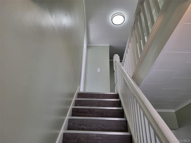 Building Photo - 83 W Main St