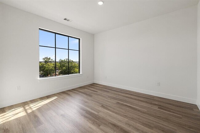 Building Photo - 4315 S Congress Ave