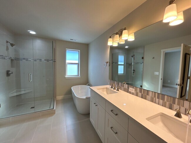 Building Photo - Beautiful 3 Bedroom Home in Tuscany Pines