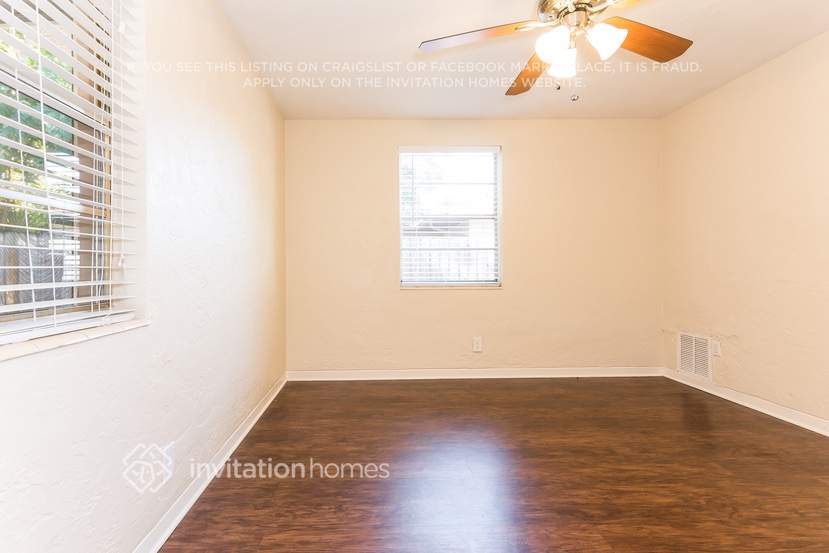 Building Photo - 4315 19th Ave W