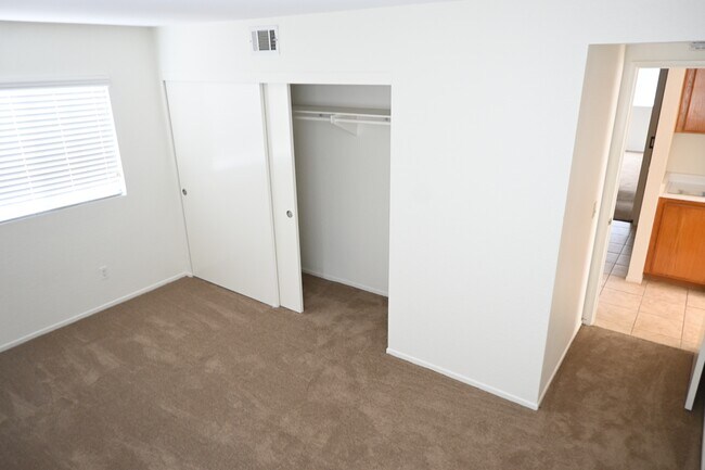 Building Photo - 2135 K Ave