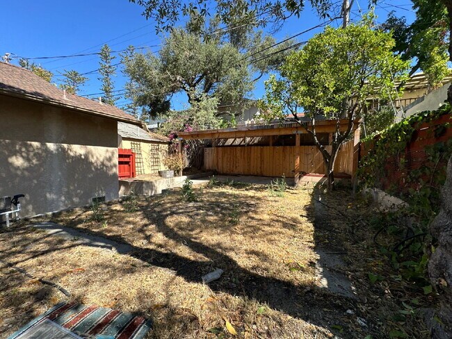 Building Photo - Charming 1928 Vintage Cottage Near Cal Poly – Available Now