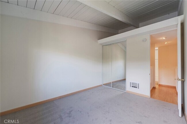 Building Photo - 6542 Ocean Crest Dr